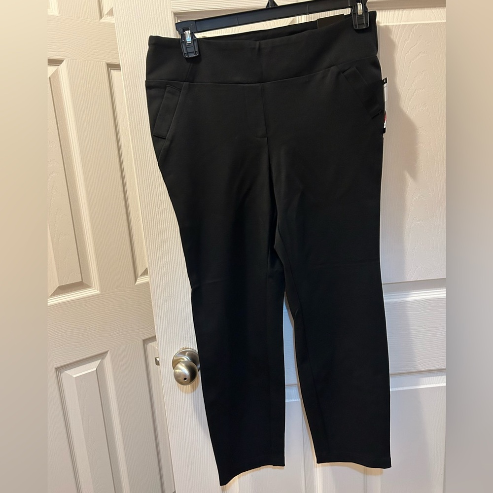 Soho Apparel 1X  Black Cropped Women's Pants Fall/Winter Weight Fabric Stretchy
